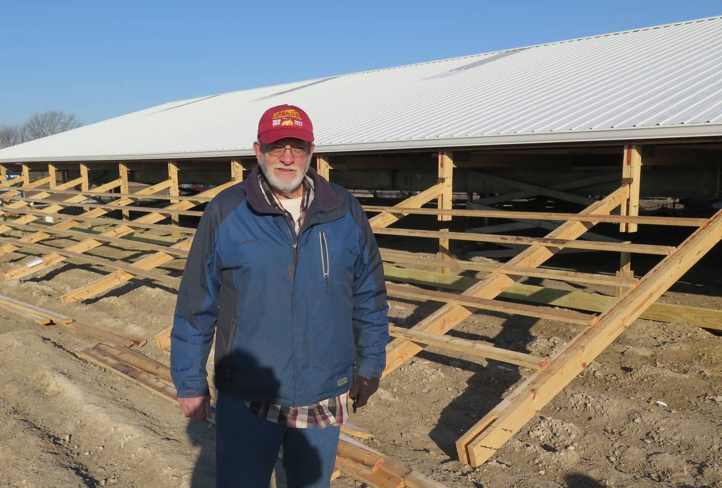 Everett Hauert explains the unique construction process for his 60-foot by 200-foot pole barn in the early phrase of lifting the roof to its 16-foot peak height.