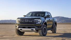 Which midsize truck is better? Edmunds compares Chevrolet Colorado, Ford Ranger